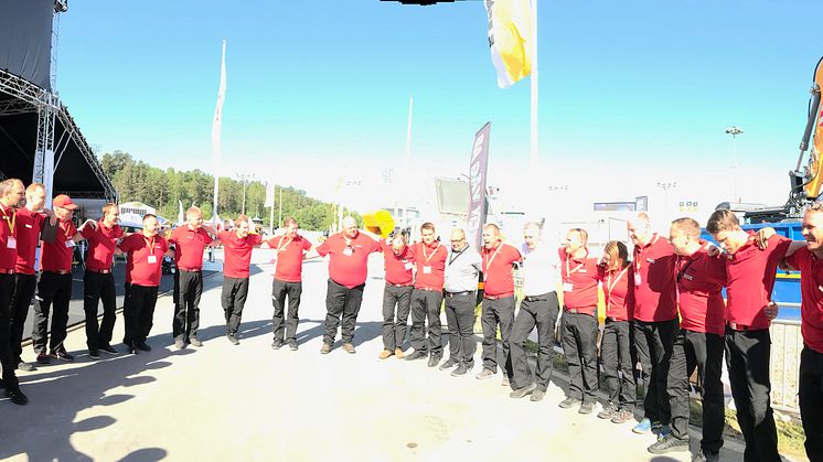 Leica Geosystems taggar upp innan öppning - Solvalla 2018 > > >