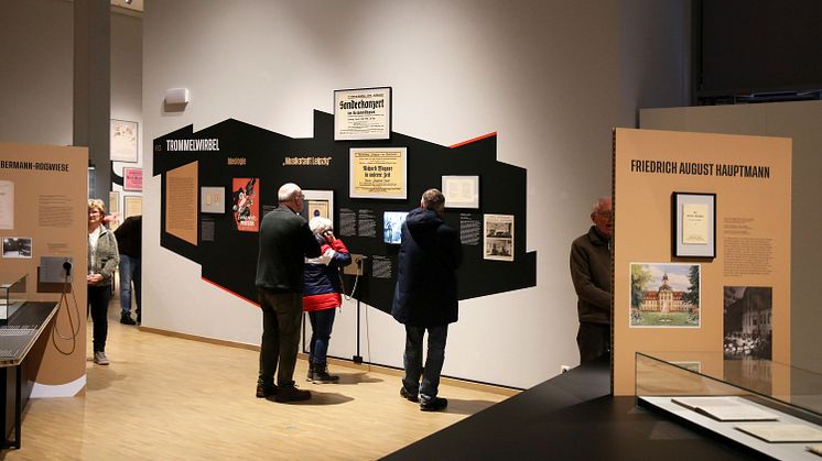 Ausstellung "Hakenkreuz und Notenschlüssel. Die Musikstadt Leipzig im Nationalsozialismus" im Stadtgeschichtlichen Museum