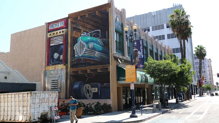 Leon Keerin teos 'Dodg’em, Go where you like... If you can', Long Beach (2018).