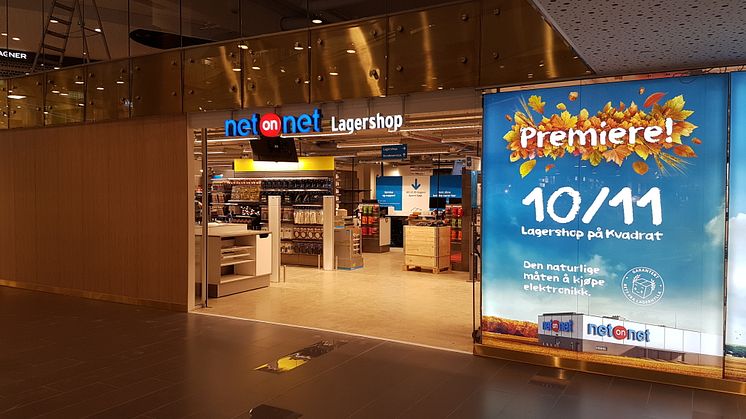 Fasad med Premiere fra sidan