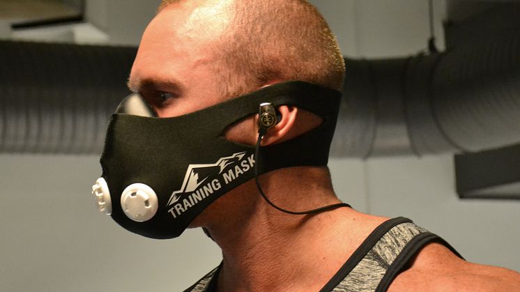 Sam Mikaelsson pratar Training Mask