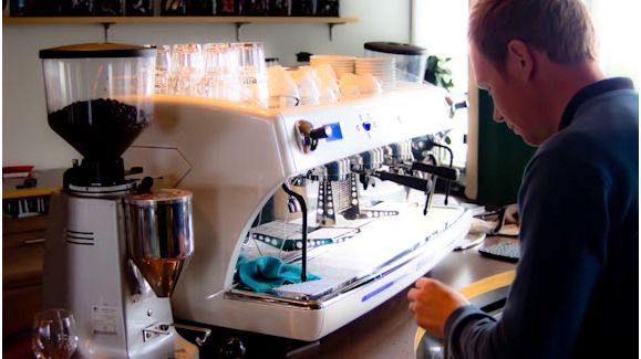 En perfekt kopp kaffe kräven en perfekt inställd maskin