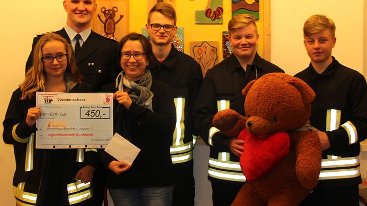 Jugendfeuerwehr veranstaltet ersten Weihnachtsmarkt in Buchheim
