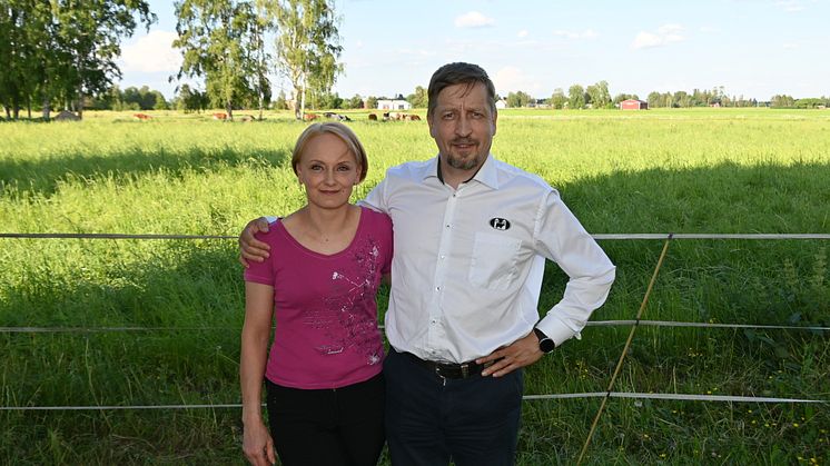 Maidontuottajat Hanna ja Antti Lintala