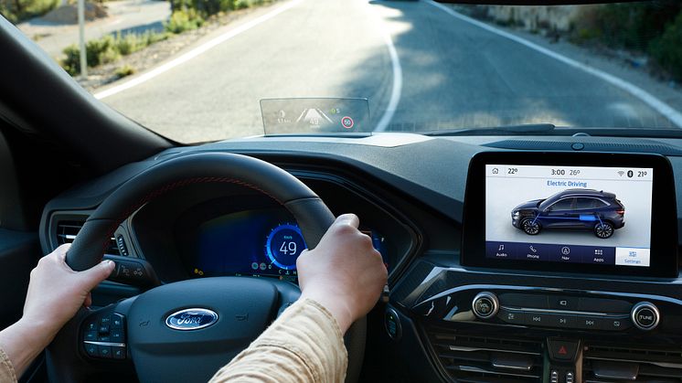 2019_FORD_KUGA_LANE_CENTERING_ASSIST
