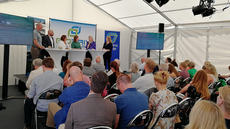 Paneldeltagare f.v: Daniel Bäckström (C), Hans Henkelman, Naznoush Habashian, Camilla Eriksson, Åsa Westlund (S), Beatrice Torgnyson Klemme