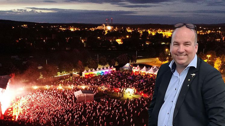 Festivalgeneral Patrik Ekman framför festival.