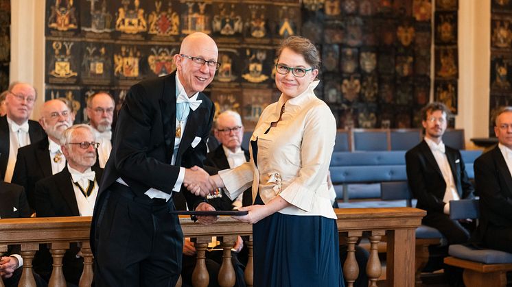 Professor Marianne Gullberg, Lund, mottog det Swensonska priset av preses Anders Cullhed vid Kungl. Vitterhetsakademiens högtidssammankomst i Riddarhuset i Stockholm den 20 mars.