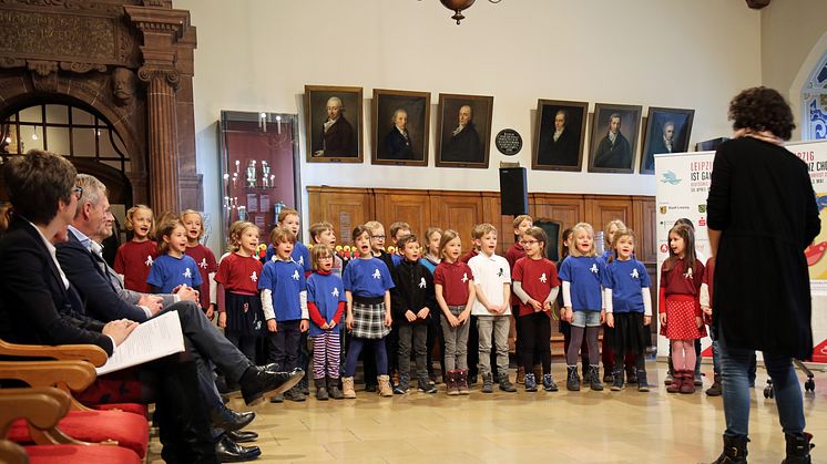 Ein Kinderchor der Lessing-Grundschule stimmt im Alten Rathaus auf das Deutsche Chorfest ein - Foto: Sarah Stollberg
