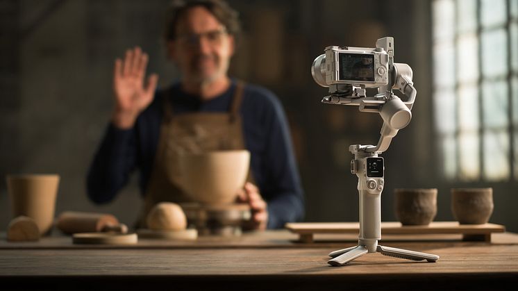 RS 4 Mini + AI300 - Gesture Trigger (backward).jpg