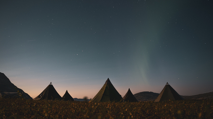 Soft Northern lights & Lavvo