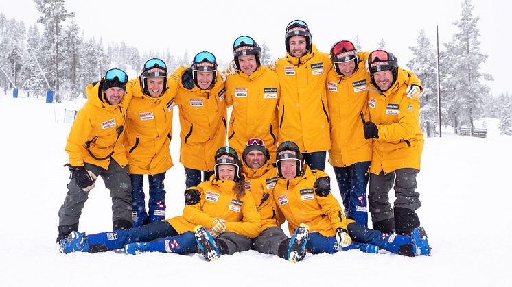 Skicross-landslaget säsongen 2019/2020 med ledare