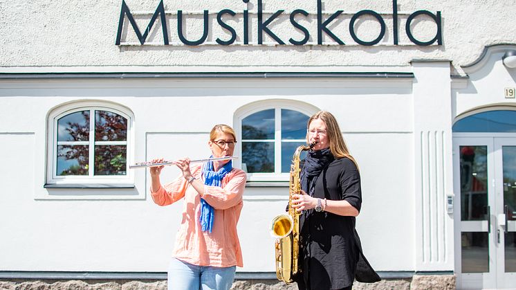 Susanne Pettersson och Ulrika Linde, fot Sadde Klimenta