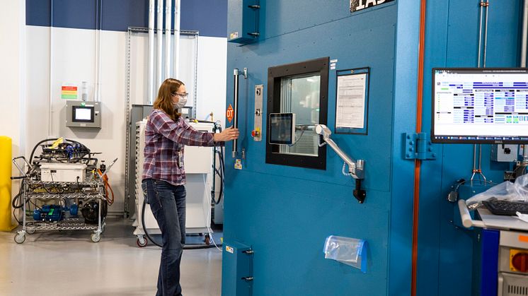 Battery Benchmarking and Test Laboratory i Allen Park, Michigan