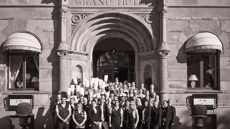 Grand Hotel i Lund med personalstyrka. Fotograf Truls Bärg.  
