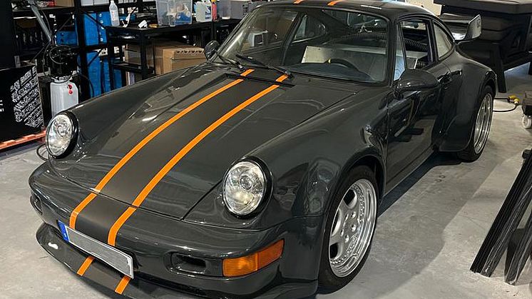 Refurbish Porsche 964 EV