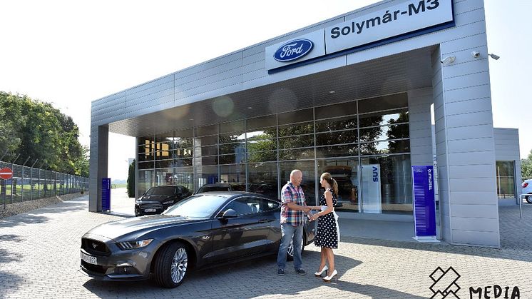 Átadták az első új Ford Mustangot