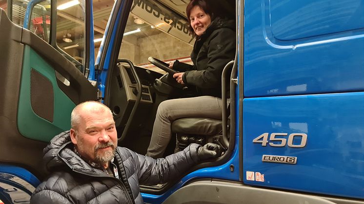 Leif Lahti från Utbildning Nord och Katarina Lindberg från Gränsälvsgymnasiet är glada över att få dra igång transportinriktningen