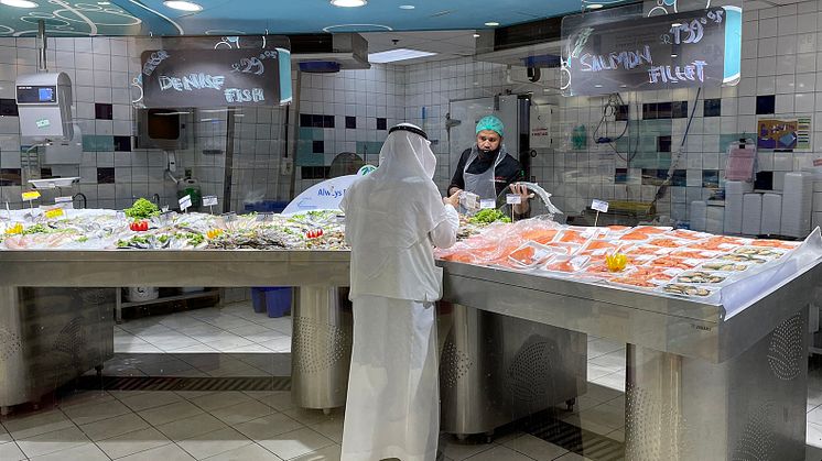 Norsk laks i fiskedisk i Riyadh