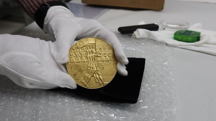 Vorderseite der Sieg-Medaille bei den Deutschen Leichtathletikmeisterschaften 1933 in Köln.