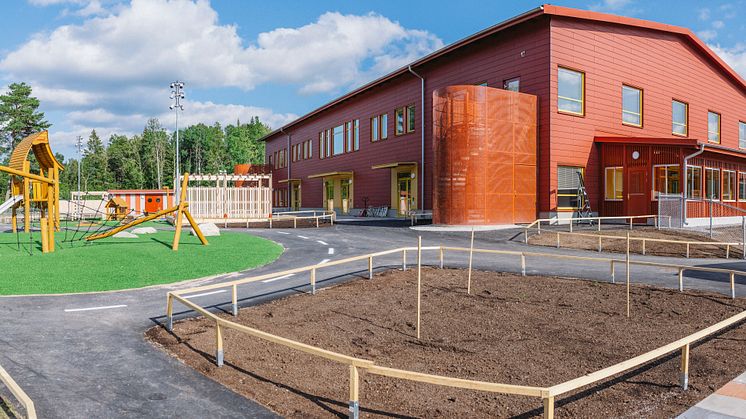 Högmora förskola – klar för inflyttning i oktober 2021. Att bygga enligt ett färdigt koncept gör att projekteringstiden kapas. Foto: Ola Jacobsen, Huddinge Samhällsfastigheter AB