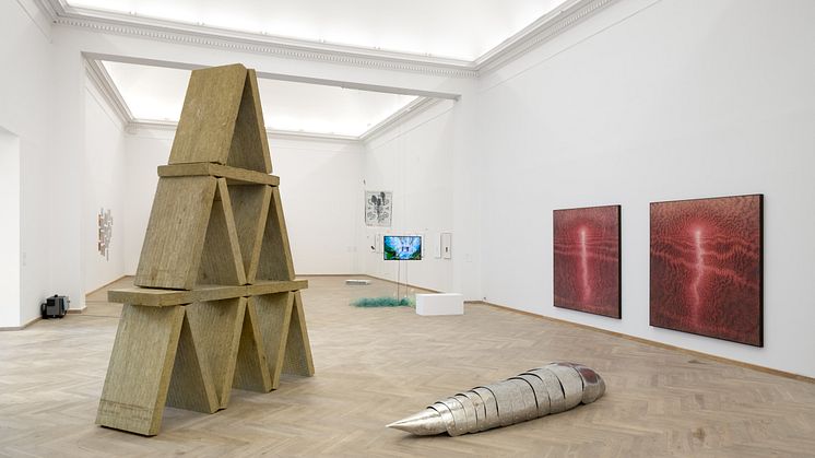 Kaja Lahoda, Exuviae/things stripped form a body, 2023. Anders Davidsen, Seende sol (I, II), Seende sol (I, II, III), 2023. Marine Morel Sanati, Perifairy, 2023