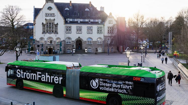 13_Stromfahrer-Bus vor dem Rathaus in Aplerbeck.jpg