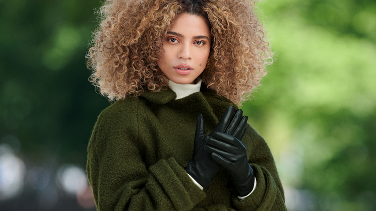 Leather gloves