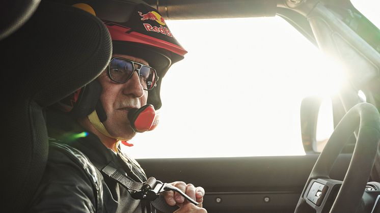 DEFENDER_RALLY_STEPHANE_PETERHANSEL_03.jpg