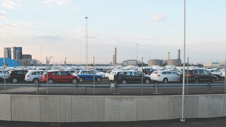 Halmstad Hamn miljösatsar med LED mastbelysning på biluppställningsyta
