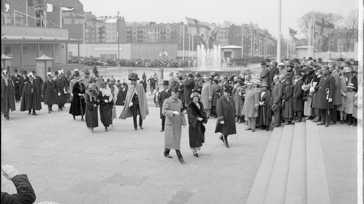 Gustav V och publik