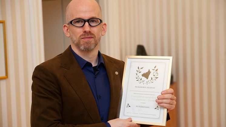 Ari Kolbeinsson, lektor i integrerad produktutveckling, tilldelas i år Skaraborgs Akademis pris till en avhandling skriven av en doktorand vid Högskolan i Skövde. 