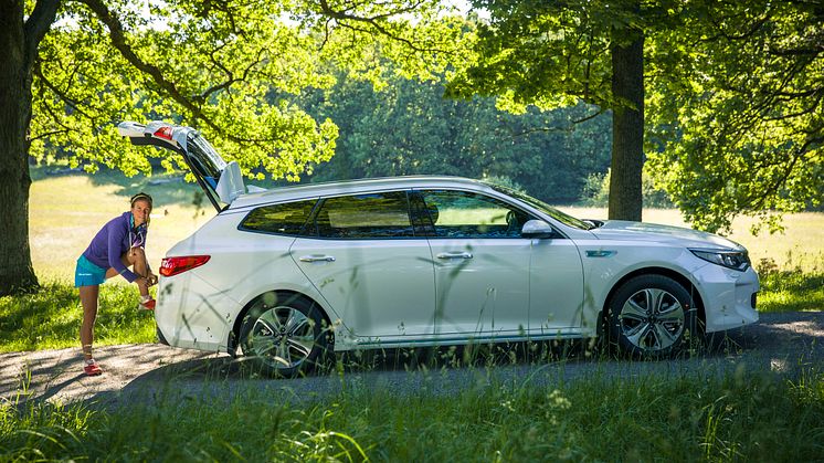 Kia får ny samarbetspartner i Emelie Forsberg_Optima Sportswagon Plug-in Hybrid