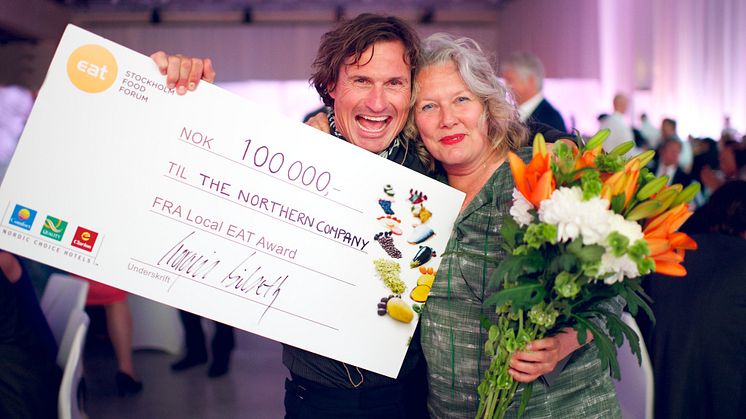 2014 års vinnare av Local EAT Award gratuleras av Petter Stordalen.
