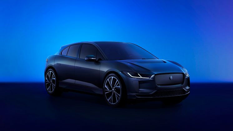 Jag_I-PACE_24MY_07_Exterior_Front_3Qr_400Sport_028_110123