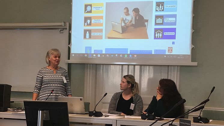 Föregångsprojektet Anpassad IT talade om digital delaktighet i Riksdagen i oktober. Från vänster projektledare Kerstin Gatu, Sara Hansson från Rättviks kommun och Eva Avgerinou, rektor för Mora folkhögskola. 