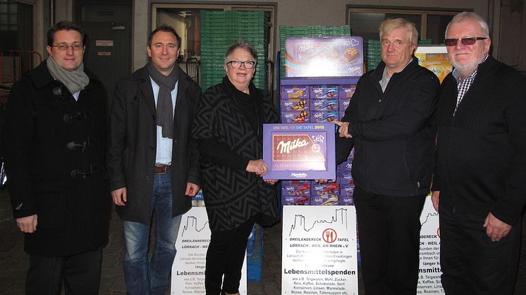 „Eine Tafel für die Tafel“ – Mondelez Deutschland überreicht Weihnachtsspende an Dreiländereck-Tafel Lörrach-Weil am Rhein