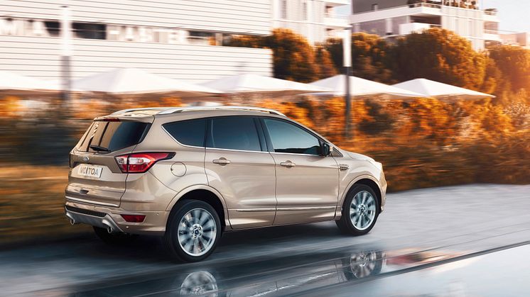 2016FordKuga_Vignale_08