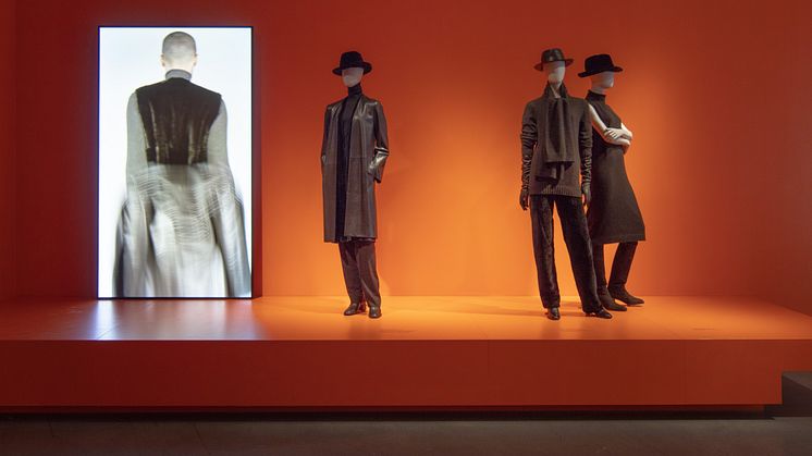 Installationsbild från utställningen Margiela, åren med Hermès