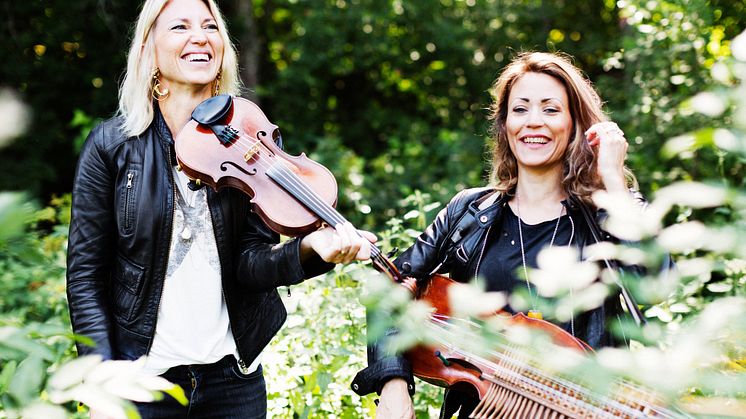 Erica & Cecilia - Press 2