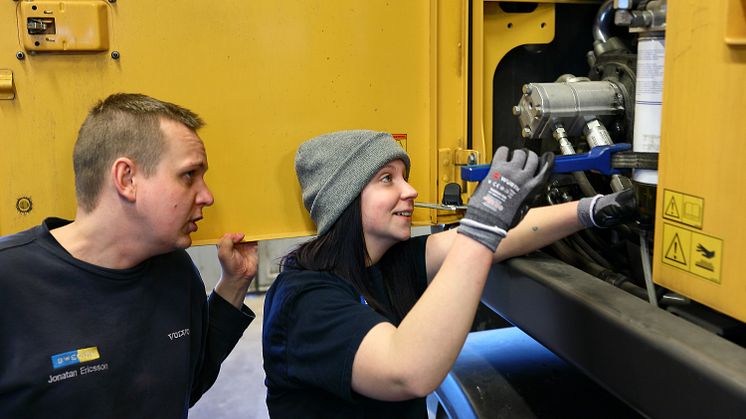 Servicetekniker - Jonatan Ericsson och Jessica Neiglick