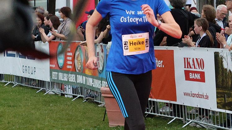 Hochsprung-Olympiasiegerin Heike Henkel fightet mit großem VOD-Team für ein Osteopathie-Berufsgesetz.