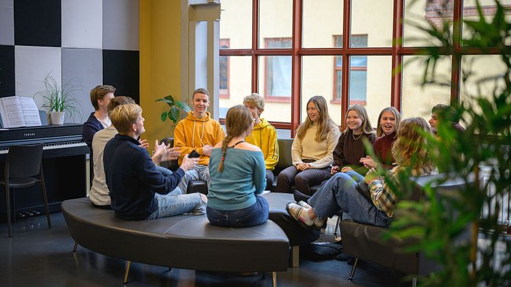Mentorer hjälper elever med rätt verktyg för att bättre kunna navigera i sociala sammanhang. 