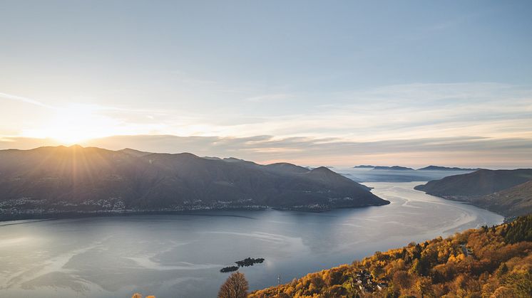 Tessin Lago Maggiore: Blick auf die Brissago Inseln im Lago Maggiore