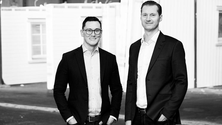 Mikael Lindhe (t.v.), Försäljningschef Styckehus och Stefan Holmberg (t.h.), VD på Svensk Husproduktion är nöjda med försäljningsutvecklingen det senaste kvartalet. 