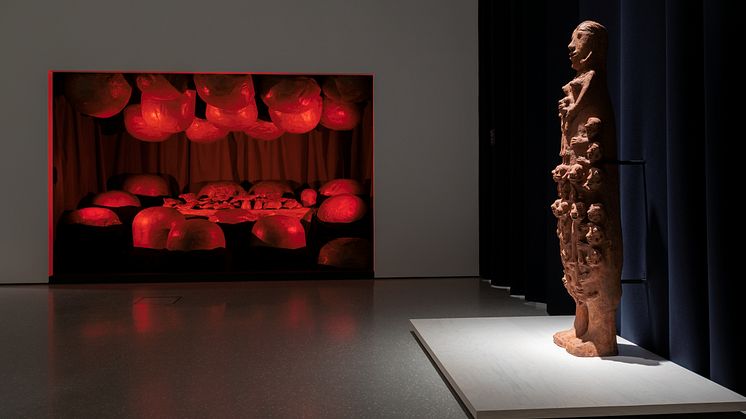 Seni Awa Camara, "Untitled", 2019. Louise Bourgeois, "Destruction of the Father", 1974-2017. Copyright: © The Easton Foundation/Licensed by BONO, NO and VAGA at ARS, NY. Photo: Nasjonalmuseet/Annar Bjørgli