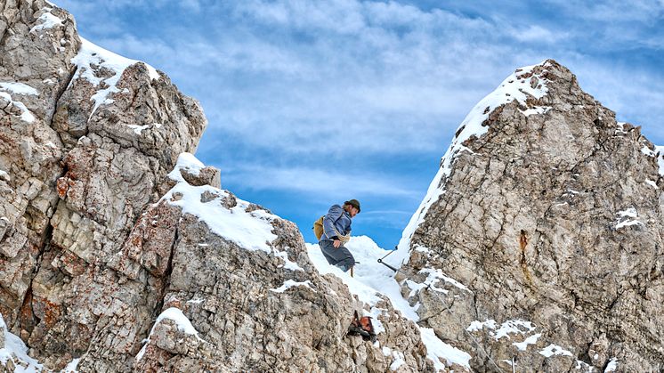 Bayern_Zugspitze_Kletterer_beim_Abstieg_vom_Zugspitzgipfel.jpg
