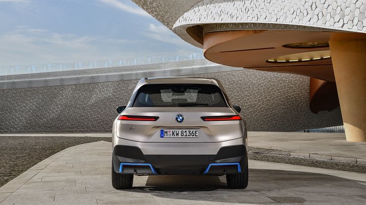 BMW iX