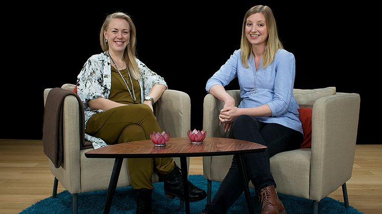 Leg. psykologerna Maria Johansson och Frida Hylander är även yogalärare, och står bakom onlinekursen Yomi Yin tillsammans med Yogobe.