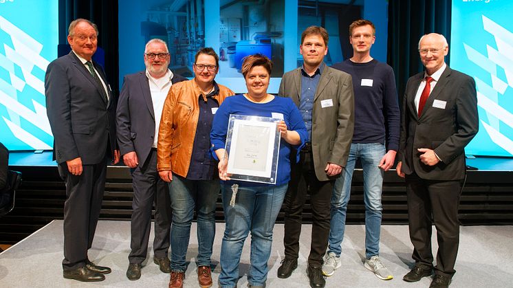 Einsatz hat sich gelohnt (v. l.): Dr. Stephan Nahrath, Lichtenaus Bürgermeister Josef Hartmann, Ulrike Hibbeln-Sicken, Rosa Anna Fermo, Frank Brüß und Jurymitglied Dr. Frank-Michael Baumann, Geschäftsführer Energieagentur NRW